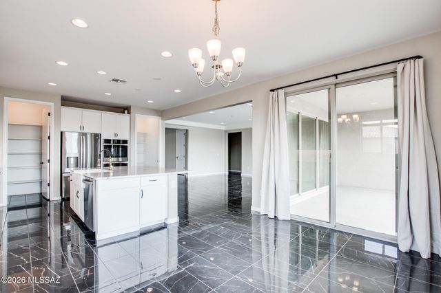16001 N Columbus Boulevard, Tucson, AZ 85739