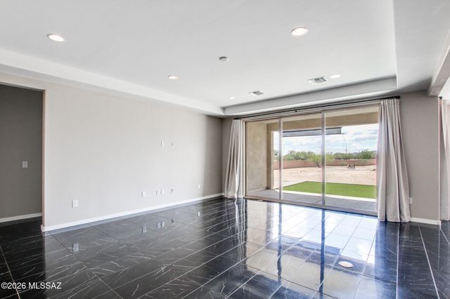 16001 N Columbus Boulevard, Tucson, AZ 85739