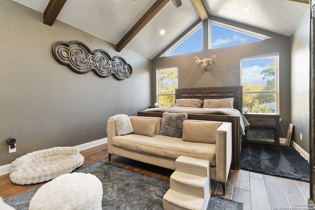 129 Crescent Ridge, Adkins, TX 78101