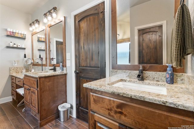 129 Crescent Ridge, Adkins, TX 78101