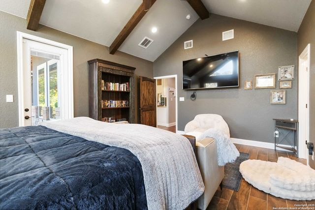 129 Crescent Ridge, Adkins, TX 78101