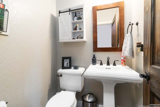 129 Crescent Ridge, Adkins, TX 78101