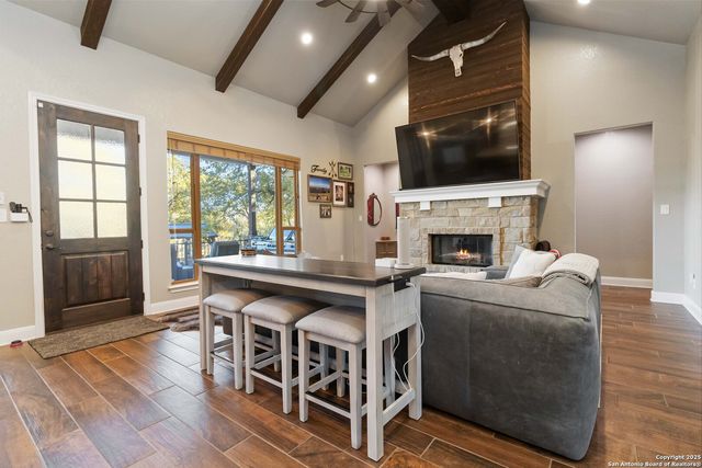 129 Crescent Ridge, Adkins, TX 78101