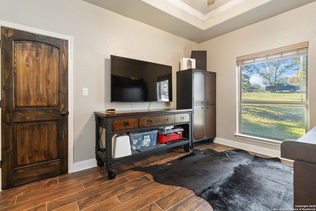 129 Crescent Ridge, Adkins, TX 78101