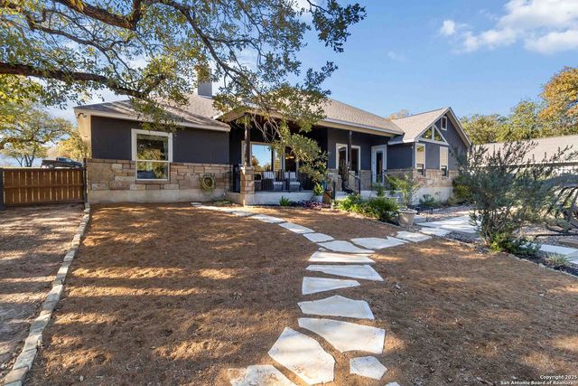 129 Crescent Ridge, Adkins, TX 78101