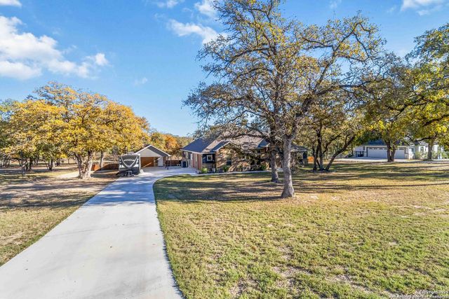 129 Crescent Ridge, Adkins, TX 78101