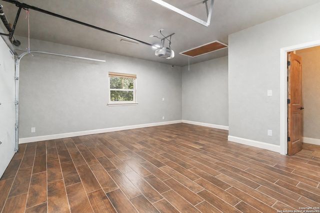 129 Crescent Ridge, Adkins, TX 78101