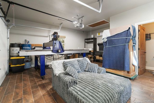 129 Crescent Ridge, Adkins, TX 78101