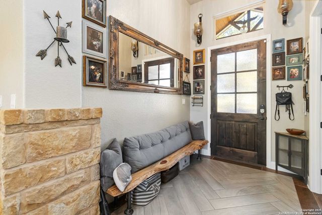 129 Crescent Ridge, Adkins, TX 78101