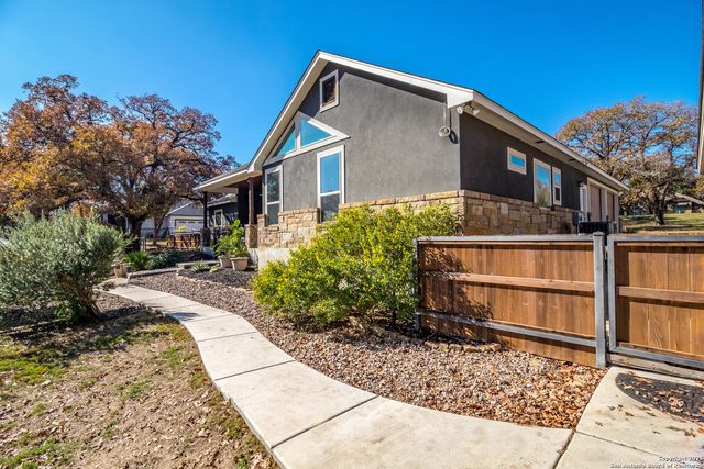 129 Crescent Ridge, Adkins, TX 78101