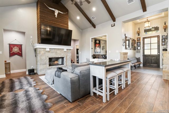 129 Crescent Ridge, Adkins, TX 78101