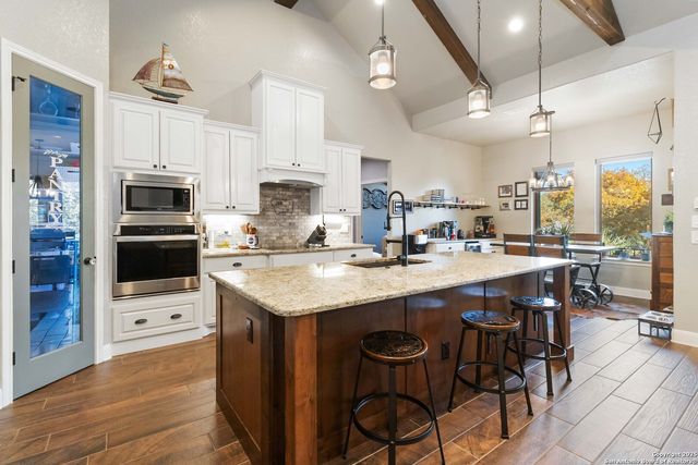 129 Crescent Ridge, Adkins, TX 78101