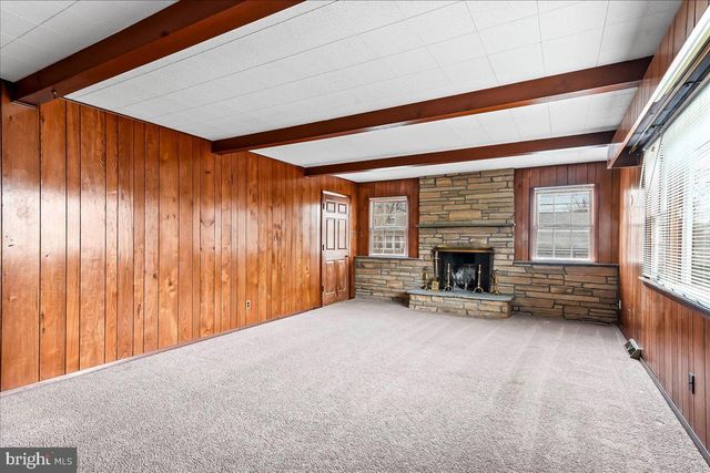 725 S HARMONY RD, Newark, DE 19713