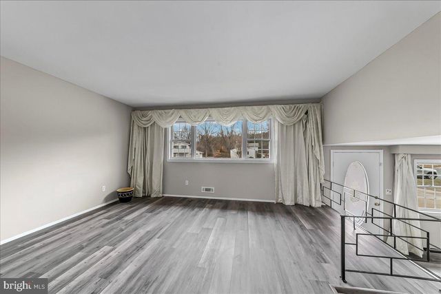 725 S HARMONY RD, Newark, DE 19713