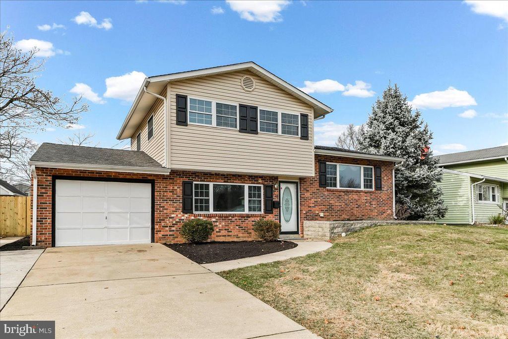 725 S HARMONY RD, Newark, DE 19713