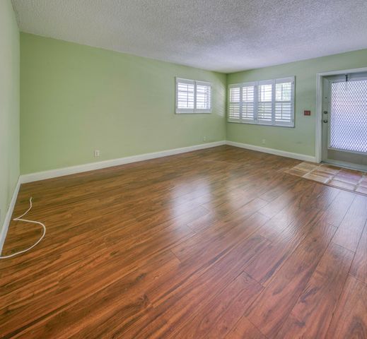 216 N FEDERAL Highway 8, Lake Worth Beach, FL 33460