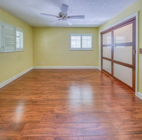 216 N FEDERAL Highway 8, Lake Worth Beach, FL 33460