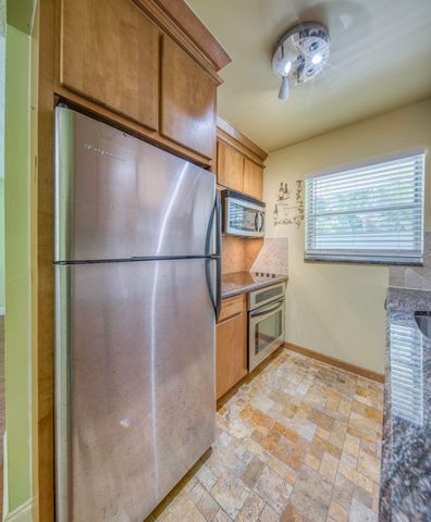 216 N FEDERAL Highway 8, Lake Worth Beach, FL 33460
