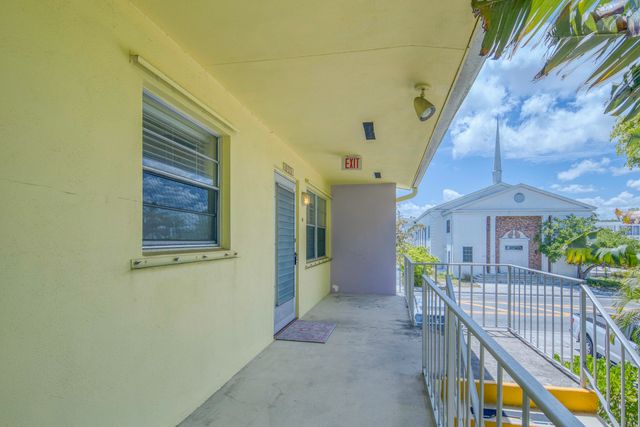 216 N FEDERAL Highway 8, Lake Worth Beach, FL 33460