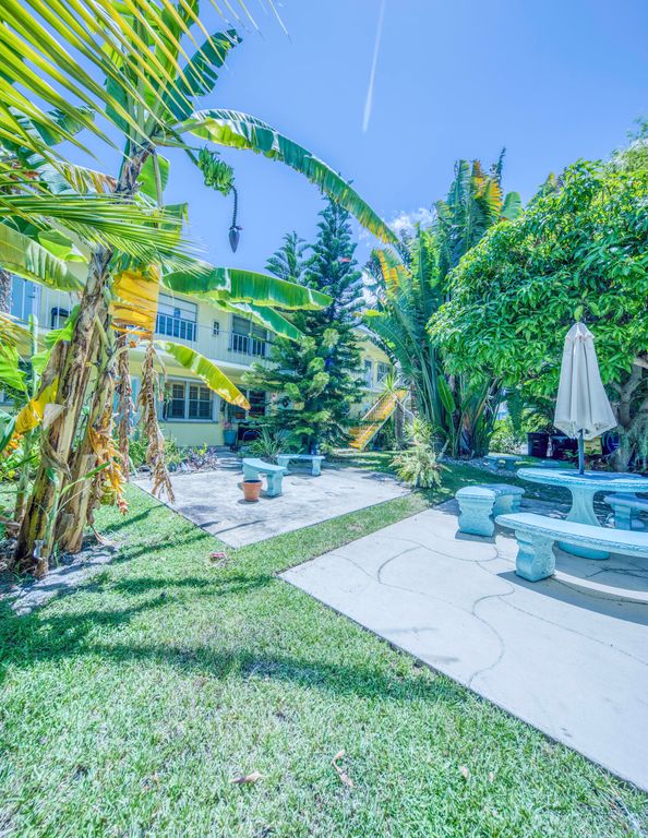 216 N FEDERAL Highway 8, Lake Worth Beach, FL 33460