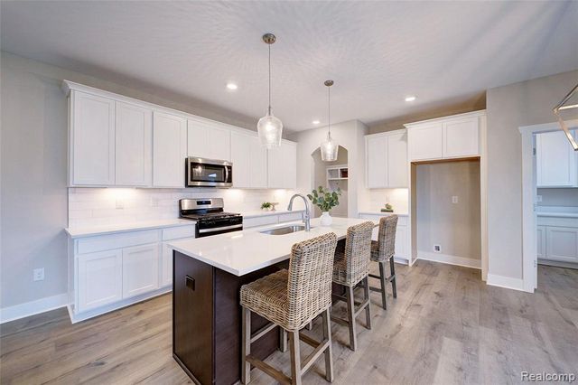 MOH 123 Gambrel Ln, Howell, MI 48843