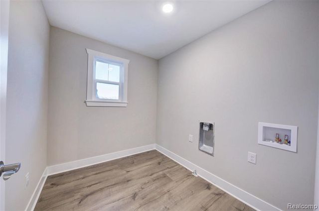 MOH 123 Gambrel Ln, Howell, MI 48843