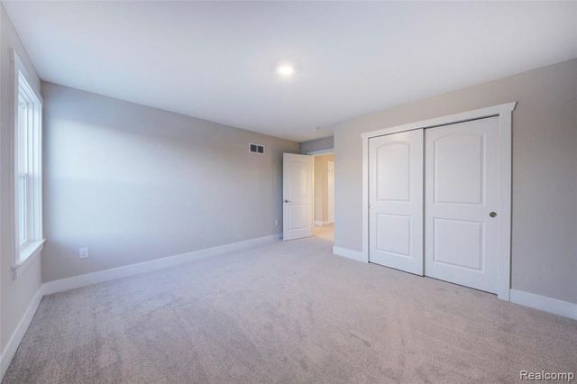 MOH 123 Gambrel Ln, Howell, MI 48843