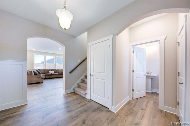 MOH 123 Gambrel Ln, Howell, MI 48843