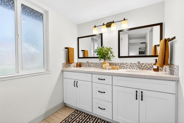 8141 Woodlake Hills Dr, Orangevale, CA 95662