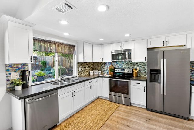 8141 Woodlake Hills Dr, Orangevale, CA 95662