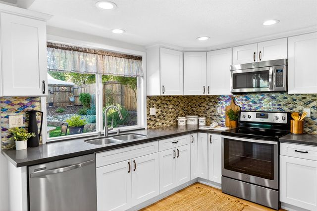 8141 Woodlake Hills Dr, Orangevale, CA 95662