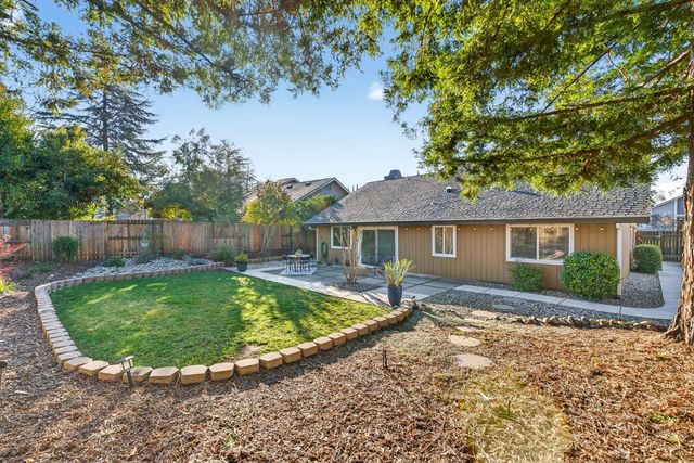 8141 Woodlake Hills Dr, Orangevale, CA 95662