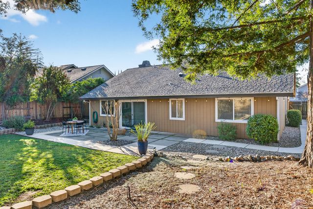 8141 Woodlake Hills Dr, Orangevale, CA 95662