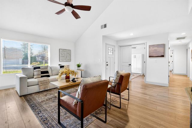 8141 Woodlake Hills Dr, Orangevale, CA 95662