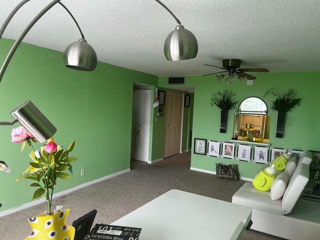 500 Executive Center Drive 3f, West Palm Beach, FL 33401