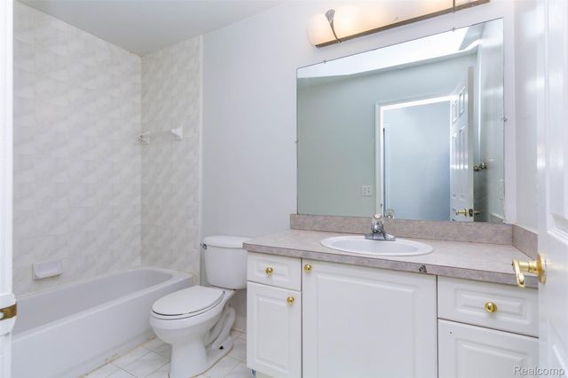 40945 Justin Drive, Sterling Heights, MI 48310