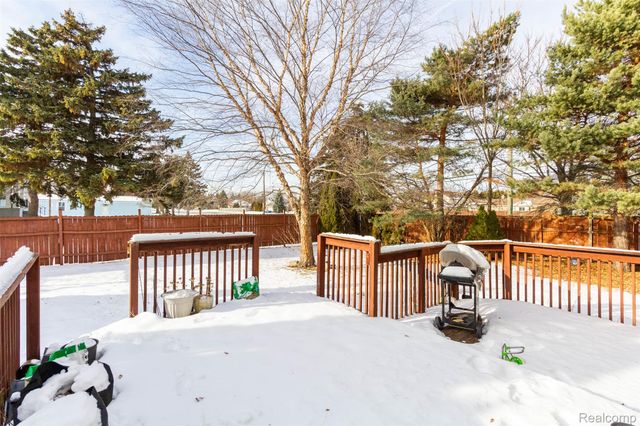 40945 Justin Drive, Sterling Heights, MI 48310