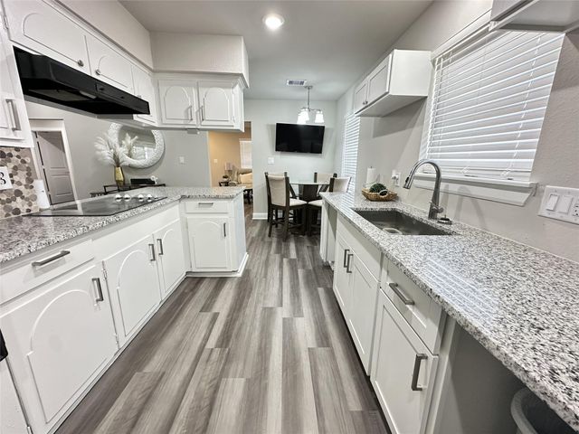 203 S 5th Street, Highlands, TX 77562