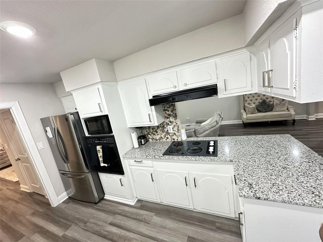 203 S 5th Street, Highlands, TX 77562