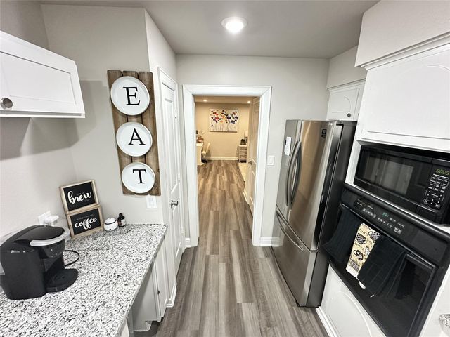 203 S 5th Street, Highlands, TX 77562