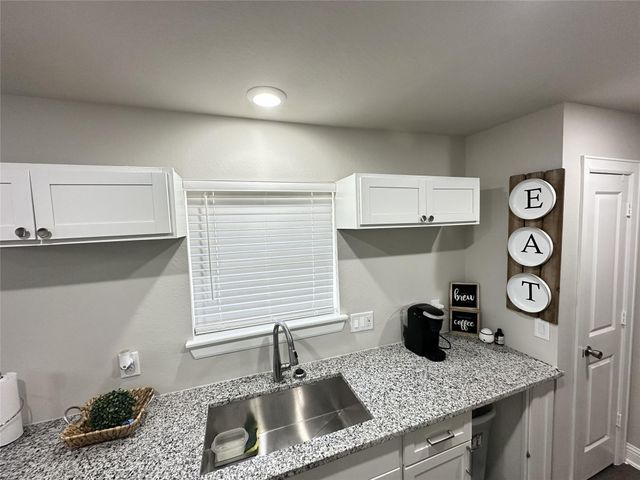 203 S 5th Street, Highlands, TX 77562