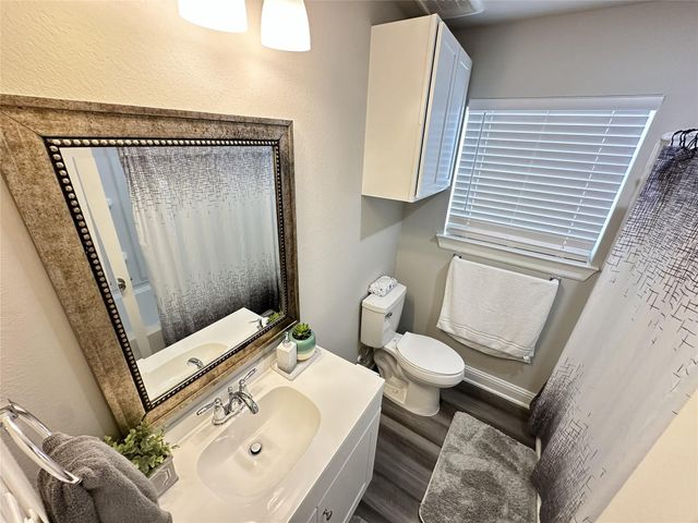 203 S 5th Street, Highlands, TX 77562