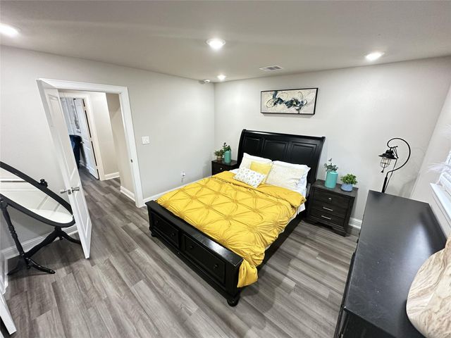 203 S 5th Street, Highlands, TX 77562