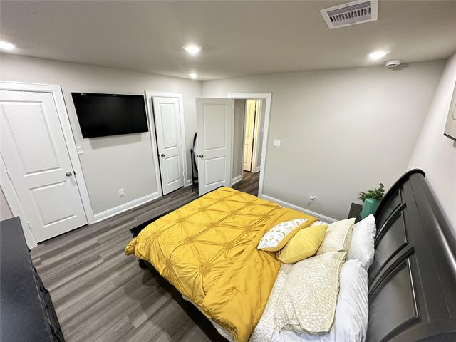203 S 5th Street, Highlands, TX 77562
