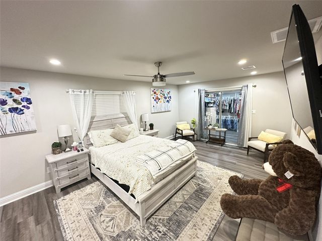 203 S 5th Street, Highlands, TX 77562