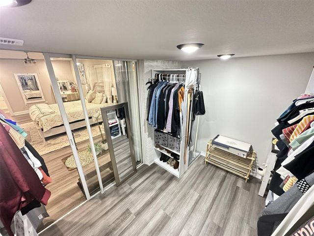 203 S 5th Street, Highlands, TX 77562