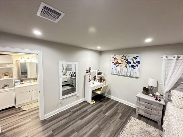 203 S 5th Street, Highlands, TX 77562