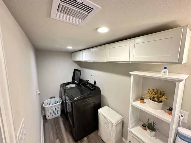 203 S 5th Street, Highlands, TX 77562