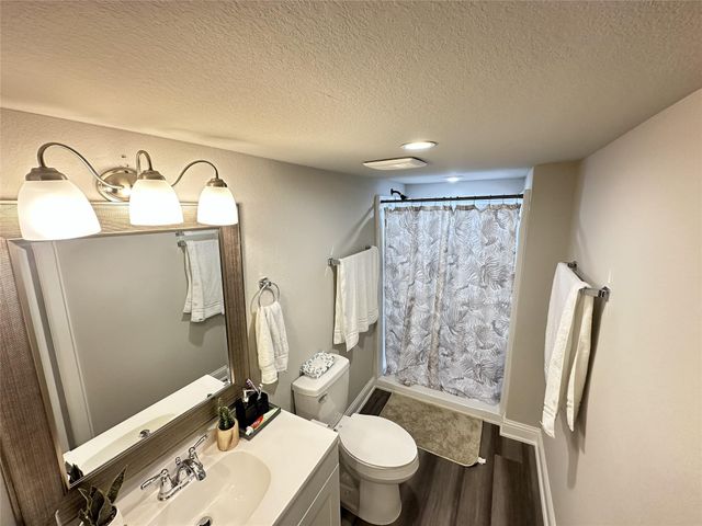 203 S 5th Street, Highlands, TX 77562