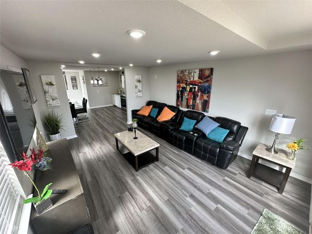 203 S 5th Street, Highlands, TX 77562
